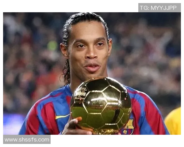 2001年世界足坛巨星风云录聚焦当年最耀眼的足球英雄